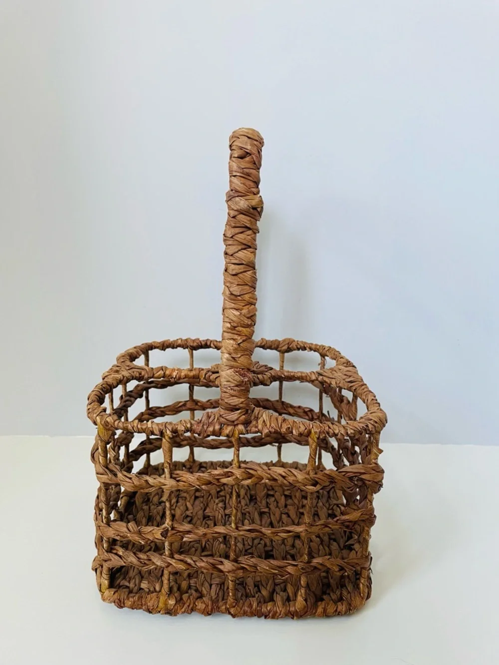 Wine Caddy Carrier Rustic Woven Basket Wine Display (Wine Bottle Not Included)